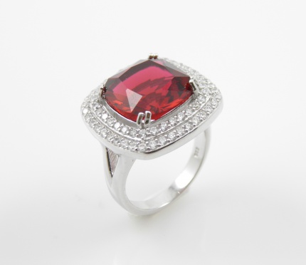 Bague "Duchesse" Argent massif & Hélénite rouge-rubis.