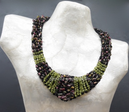 Collier "Jaipur",  Sublime alliance des Toumalines, Onyx,  et des Peridots