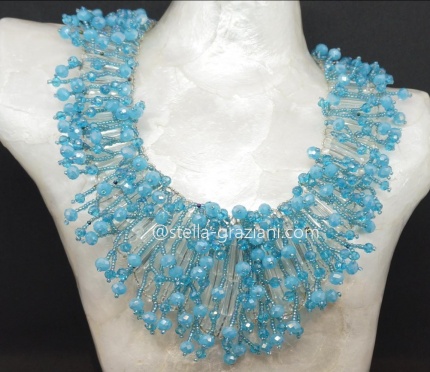 Collier  " Azur " Perles en Cristal de Naïca bleu ciel.