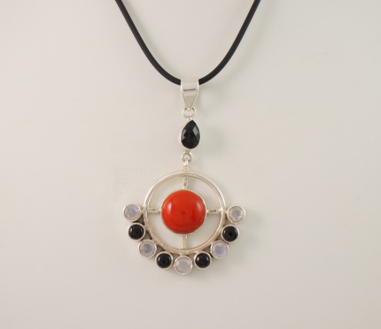 Pendentif  "Inari" Argent, Corail rouge, Onyx, Pierre de Lune 